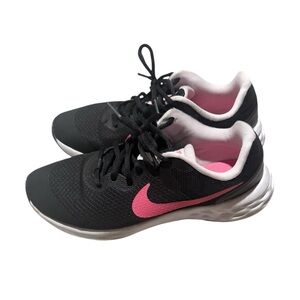 Girl’s Nike Sneakers (Size 5Y)